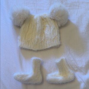 Plush Double Pom Baby Hat and Booties Set - Cream